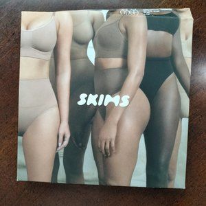 Skims Kim Kardashian Core control thong Clay L/XL